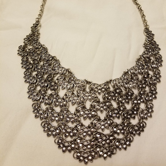 Crystal Bib Necklace in Intertwined Flower Pattern - Picture 3 of 3